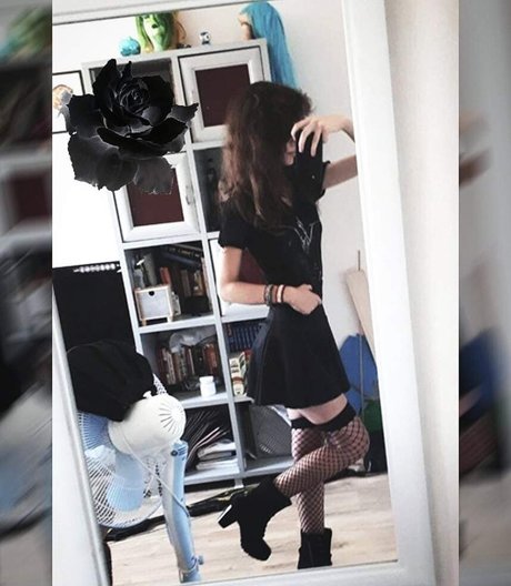 BBC フェムボーイ オンリーファンズ セクシー 写真