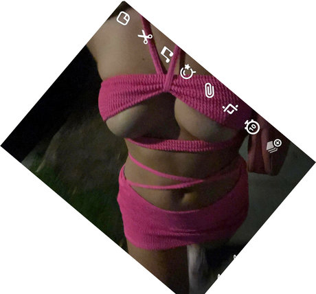 Noelle Hear 美しいモデル 写真