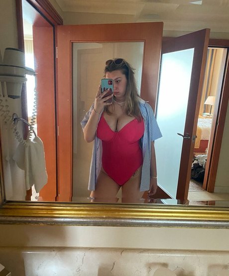 Nell H ポルノ女優 写真