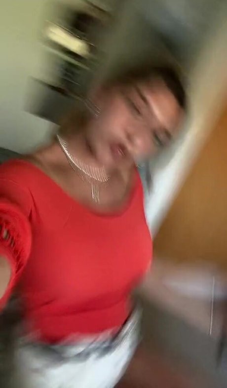 Nell H 女優 写真