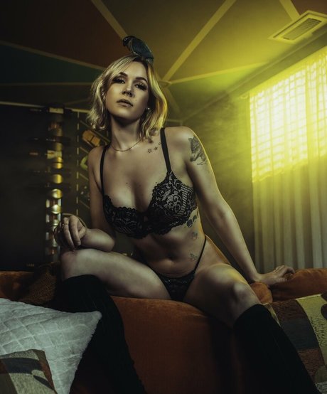 アジア人男性オンリーファンズ エロチック 画像