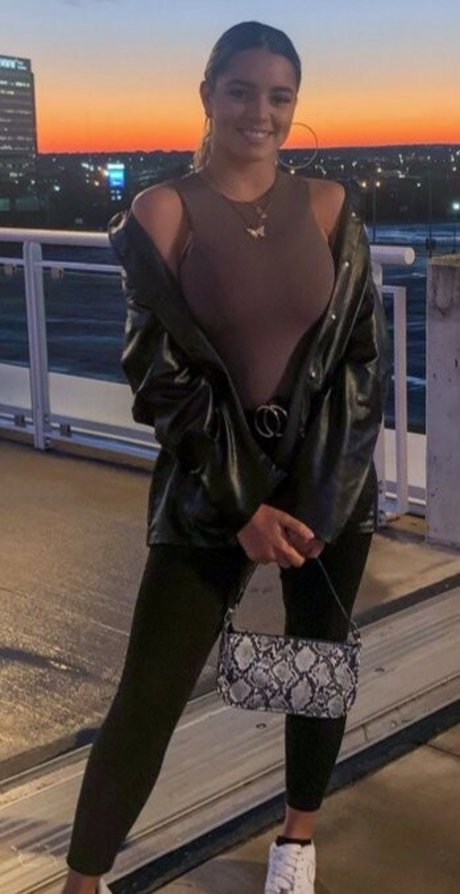 完璧なボディ オンリーファンズ ヌード 写真