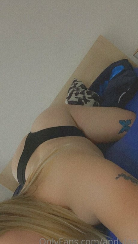 タイのレディーボーイオンリーファンズ セクシー裸 写真