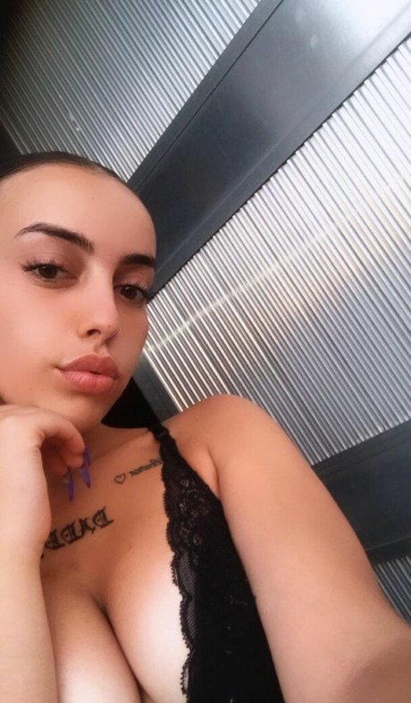 Claudia Vale HDモデル 画像