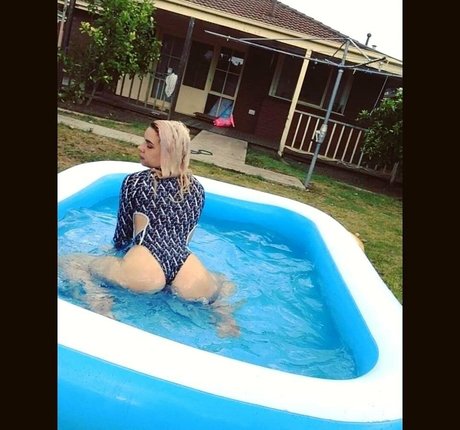 tinytemptress17 アダルト女優 写真