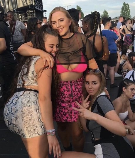 南部のオンリーファンズ アダルト 写真