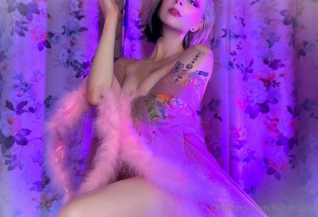 金髪巨乳オンリーファンズ ポルノ 画像