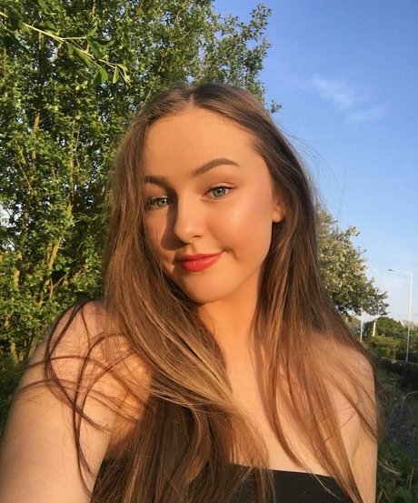 Helayna Birkett ポルノスター 独占 写真