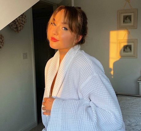 Helayna Birkett 無料スター アーカイブ