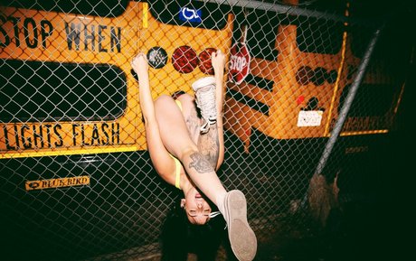 アジアンシャワー オンリーファンズ ホットセックス 写真