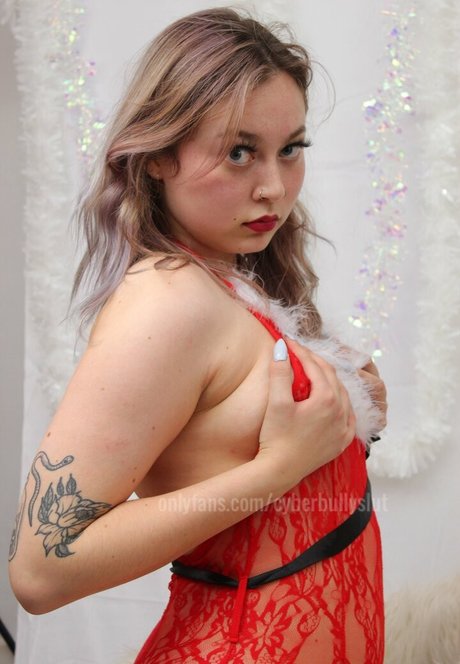 cyberbullyslut ヌードモデル 画像
