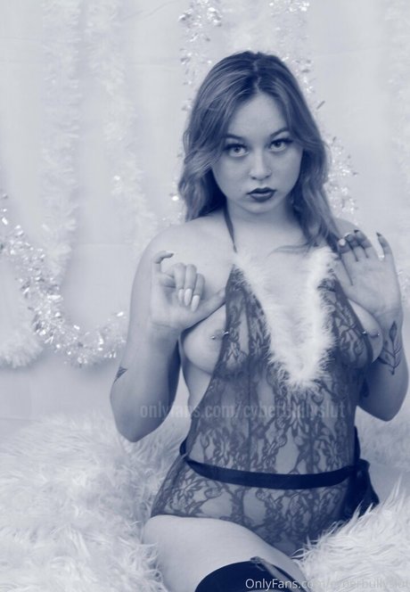 cyberbullyslut xxxスター 写真