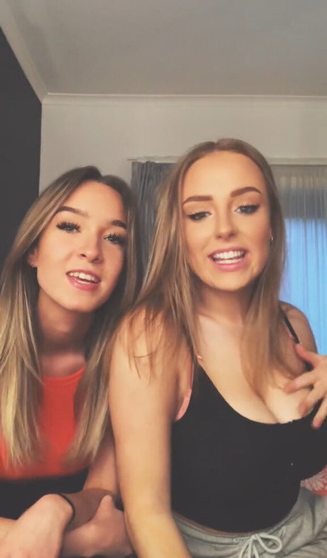 毛深い茂みオンリーファンズ 無料セクシー 写真