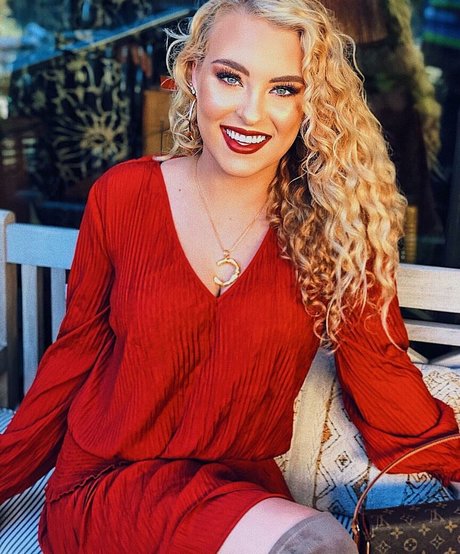 Caroline Wall 無料女優 写真