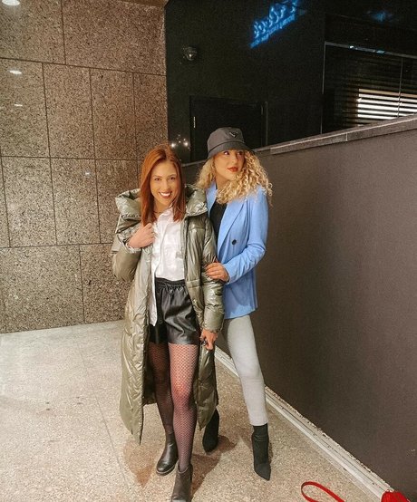 Caroline Wall 独占女優 ギャラリー