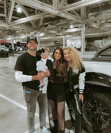 Caroline Wall ポルノスター HD 写真