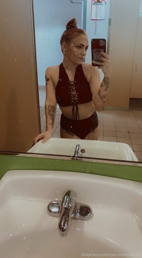 脱衣オンリーファンズ ヌード 画像