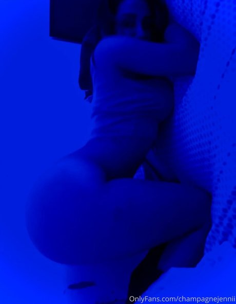 ブルネットのティーンオンリーファンズ 無料 画像