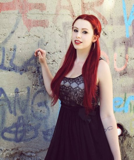 足を舐めるオンリーファンズ xxx 画像