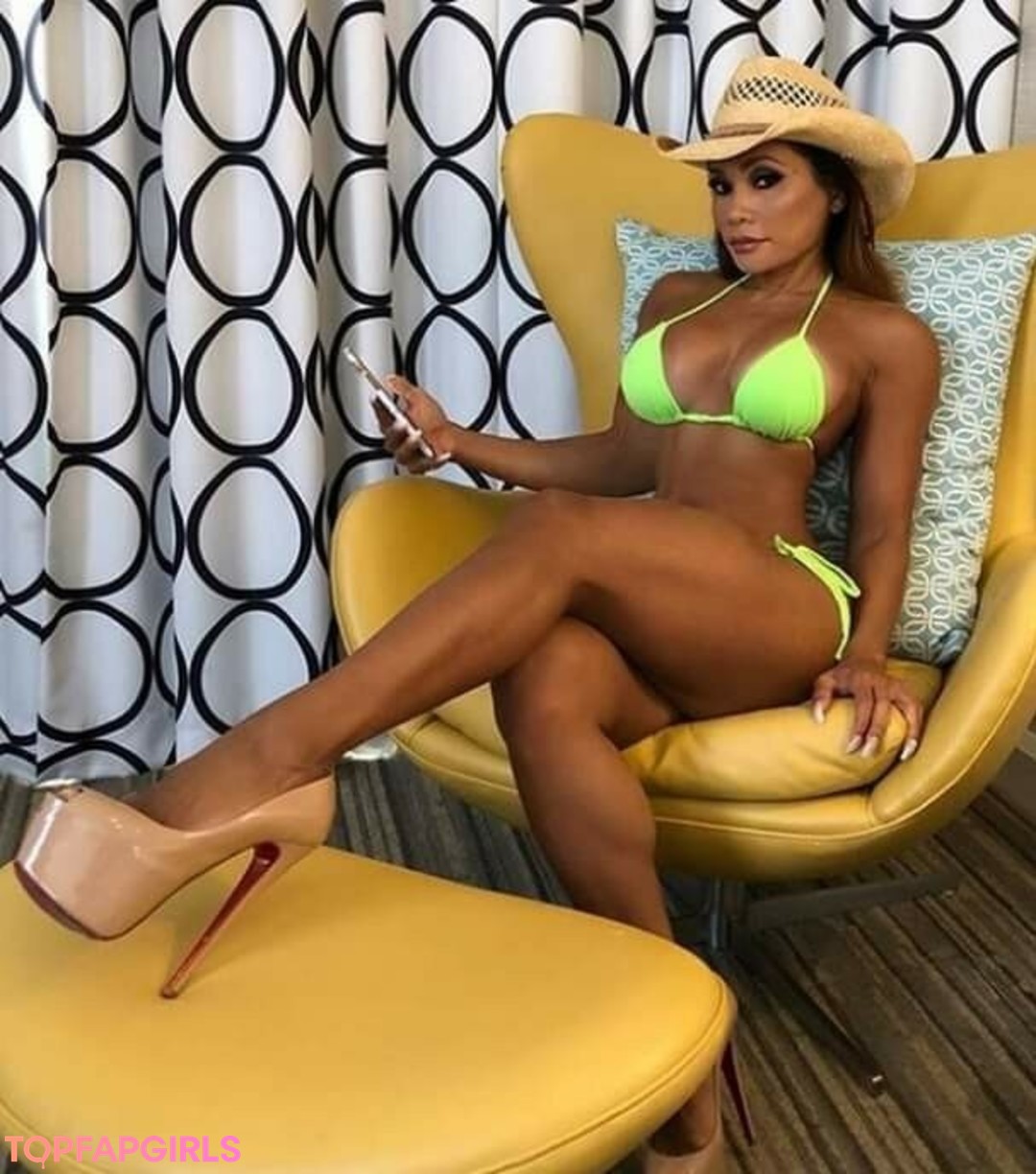 Connie Elizabeth セクシーなスター 写真