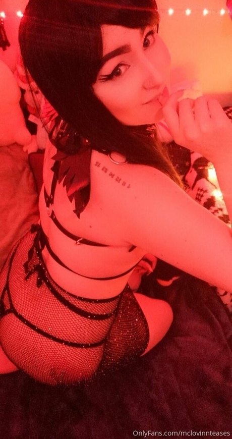 ティーンアナルオンリーファンズ ホット裸 写真