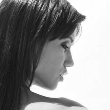 セクシーなラテン系オンリーファンズ アートポルノ 画像