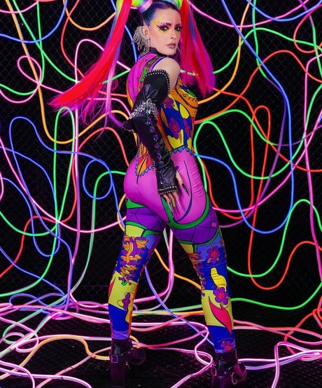 Karen Bachini HDポルノスター ギャラリー