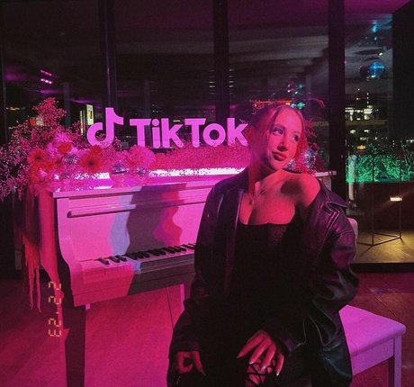 Ava Kolker セクシーなポルノスター 画像