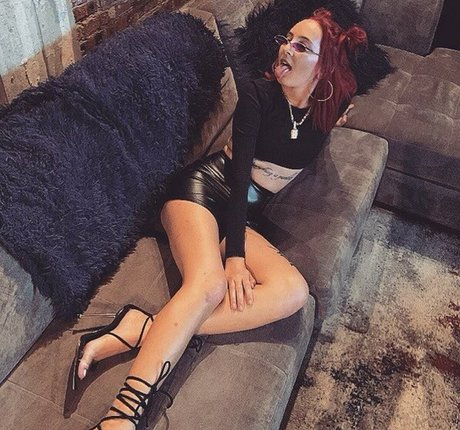 Taylor Weeks 裸のスター 写真