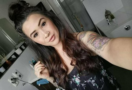 アナルトランスオンリーファンズ 裸 写真