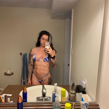 Natasha Aughey 無料モデル 写真