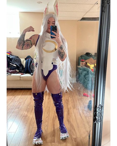 ブルネットオンリーファン セクシーヌード 写真
