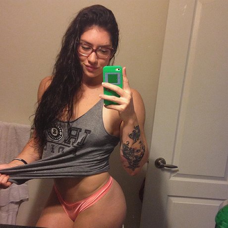 Natasha Aughey 無料のスター アーカイブ