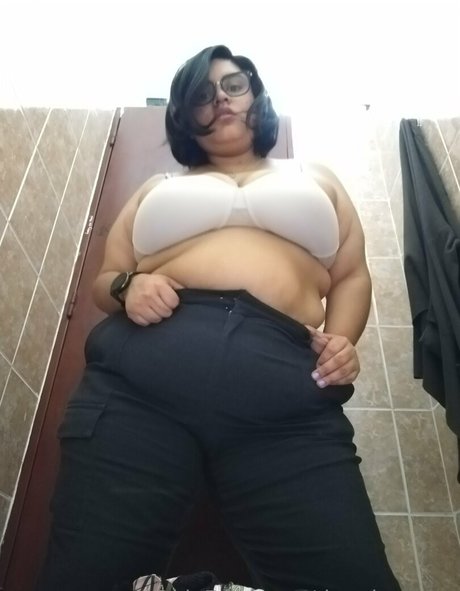 セクシーな巨乳オンリーファンズ セクシーヌード 画像