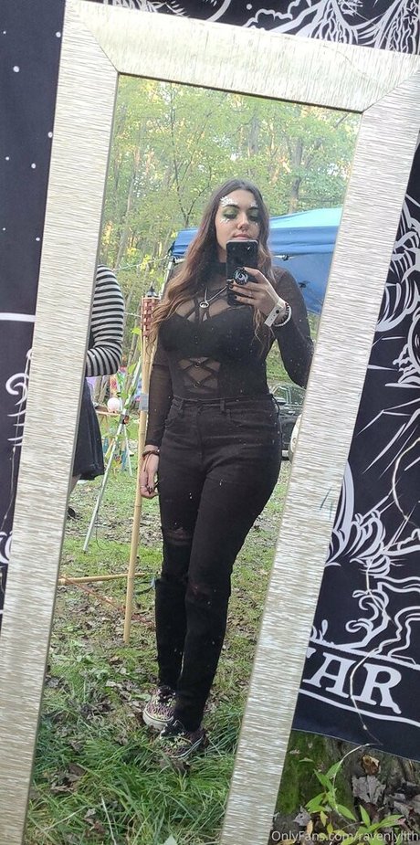 ravenlylith 裸のモデル 写真