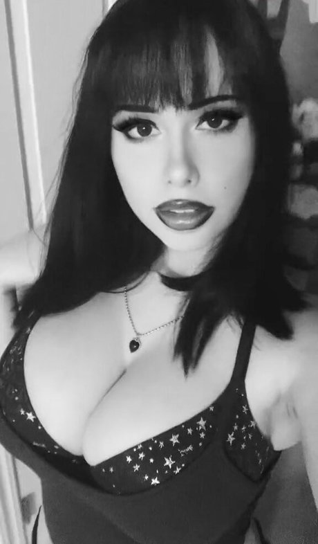 成熟した黒人女性オンリーファンズ アートxxx 画像