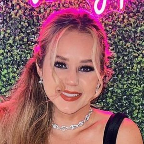Brec Bassinger スター xxx 写真