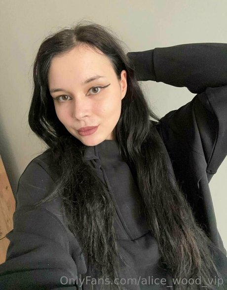 寝取られ妻オンリーファンズ トップ 写真
