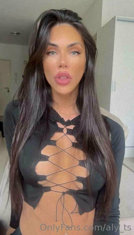 脱衣オンリーファンズ アートヌード 画像