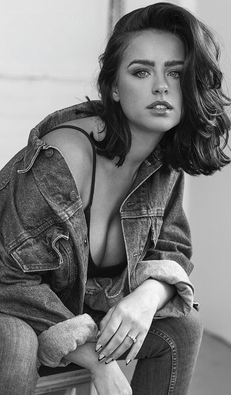 ヌーディストオンリーファンズ ホットxxx 写真