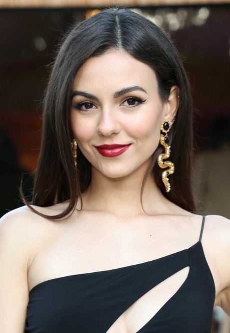 ナチュラルポーグオンリーファン セクシーヌード 画像