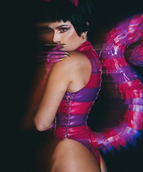 Deborah Secco 高品質のポルノスター 写真