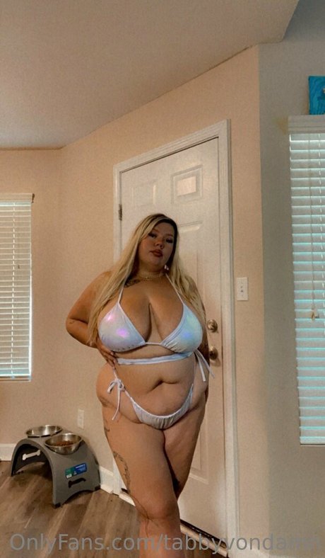 TabbyVonDAMN セクシーなポルノスター 画像