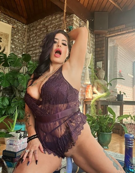 enchantressselenafree ホット女優 画像