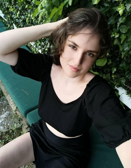 アジア人熟女オンリーファンズ 可愛い 画像
