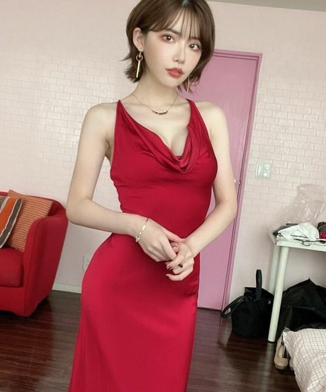 黒檀の足 オンリーファンズ セクシー裸 写真