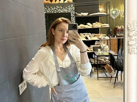 BBW 教師 オンリーファンズ セクシーヌード 写真