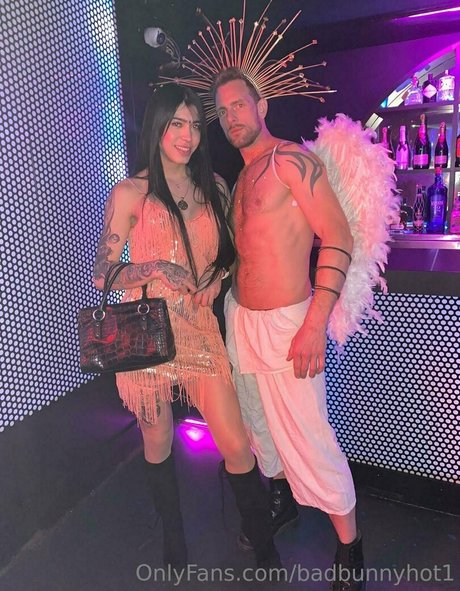 badbunnyhot1 高品質のスター 写真