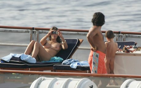 Elizabeth Hurley ポルノスター ギャラリー