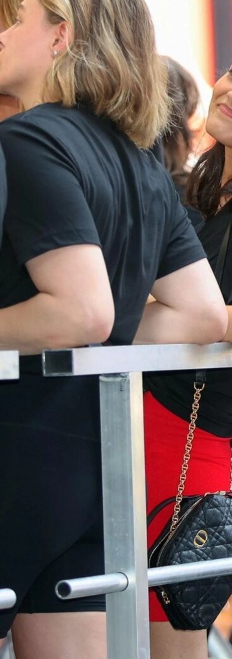 ママの足オンリーファンズ セクシーヌード 写真